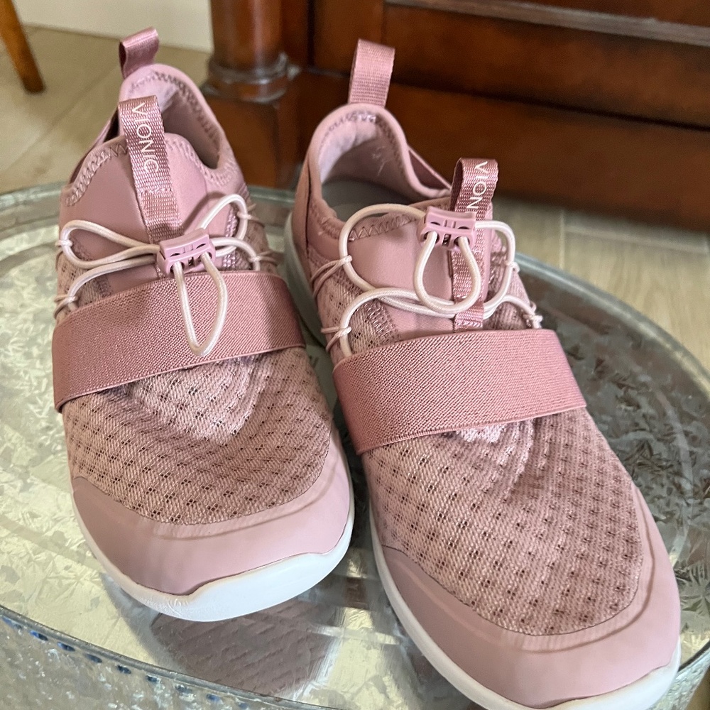 Vionic Sneakers